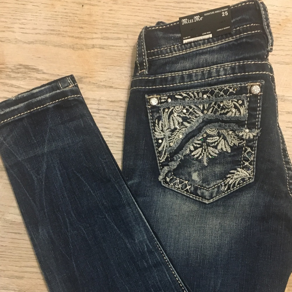 *NEW* Miss Me jeans Size 25